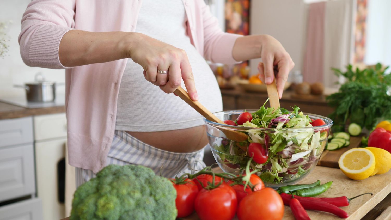 Dieta matki karmiącej – zaufaj specjalistom i zadbaj o siebie i dziecko