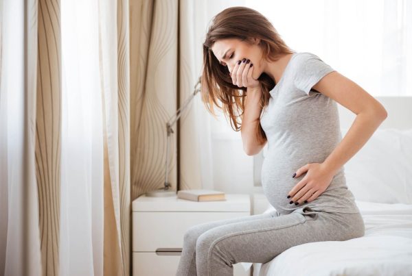 Jak sobie radzić z mdłościami w ciąży